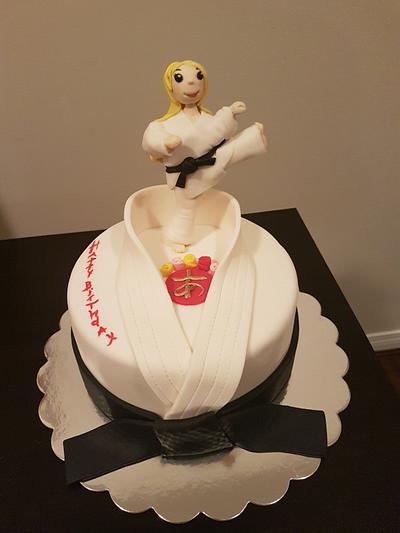 Karate lady - Cake by ImagineCakes