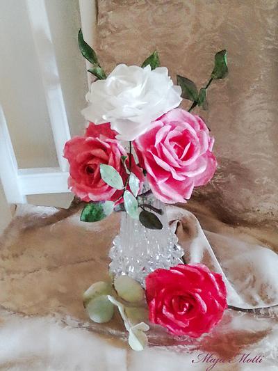Roses - edible paper - Cake by Maja Motti