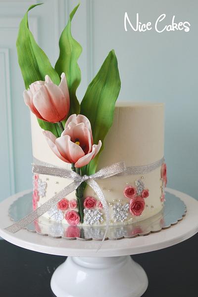 Tulip cake - Cake by Paula Rebelo