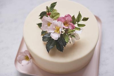 Summer wild rose cake 2 - Cake by Eszter Kanyári