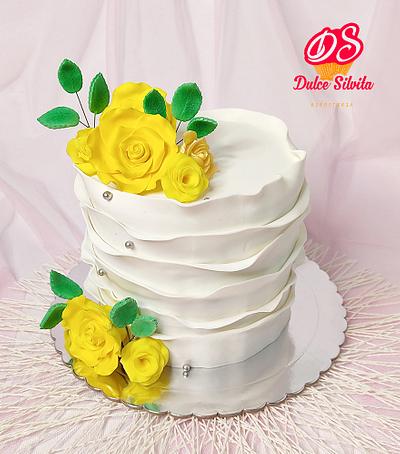 Yellow roses wedding cake - Cake by Dulce Silvita