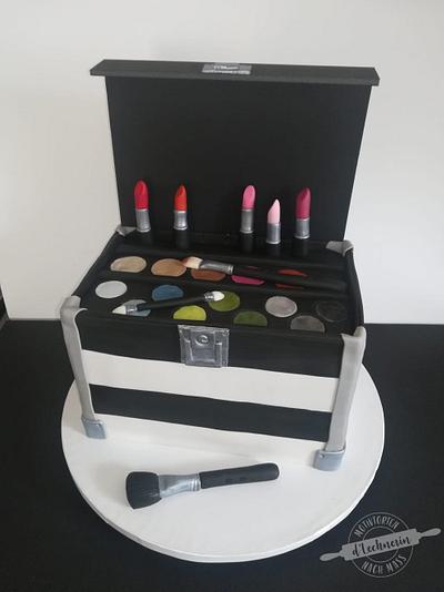 Make up artist case - Cake by Petra Lechner