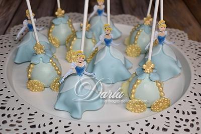 Cinderella cakepops - Cake by Daria Albanese
