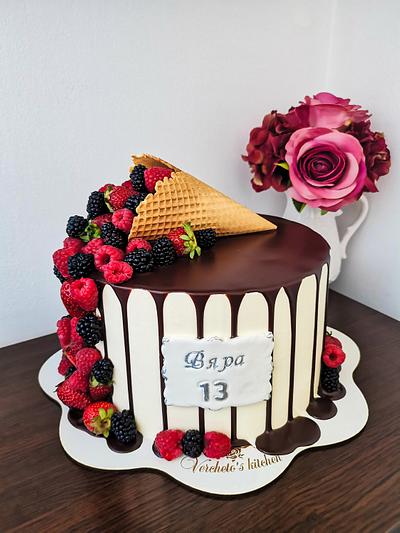 Drip cake  - Cake by Vyara Blagoeva 