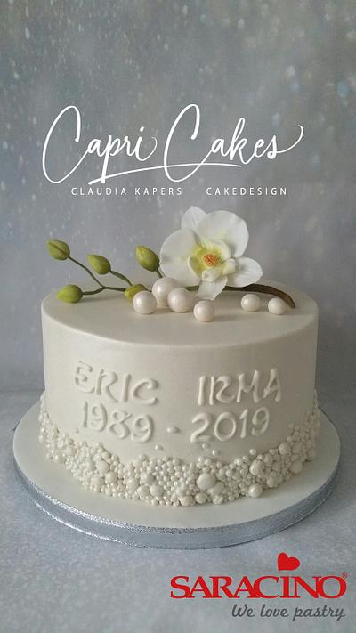 Little wedding cake with edible orchid - Cake by Claudia Kapers Capri Cakes