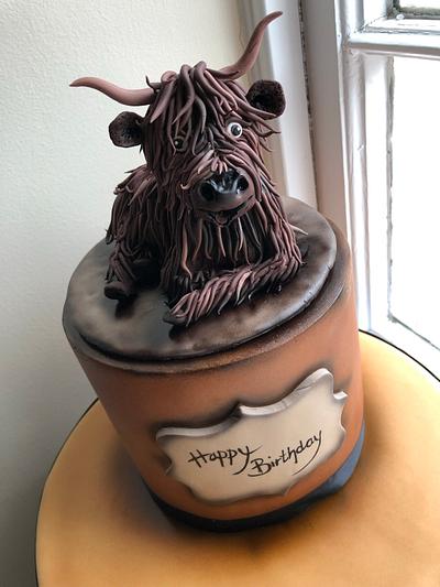 Highland cow cake topper  - Cake by Missyclairescakes