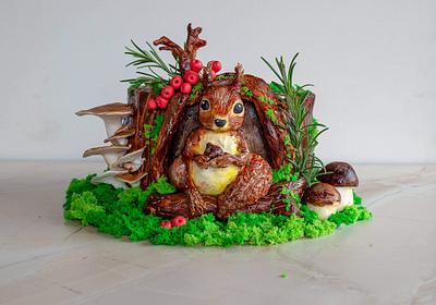Forest trunk with squirrel - Cake by TortIva