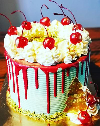 Christmas cake with marichino cherries - Cake by Dana Bakker