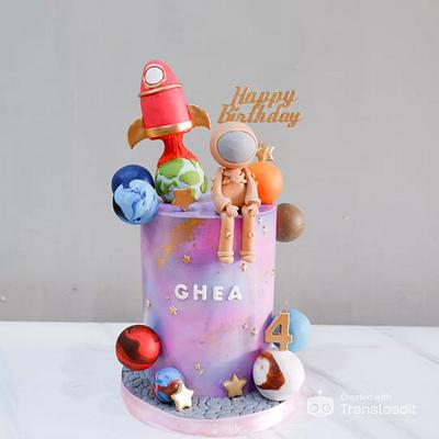 Astronaut-Themed Cake for Girls with Airbrushed Design - Cake by Dapoer Nde