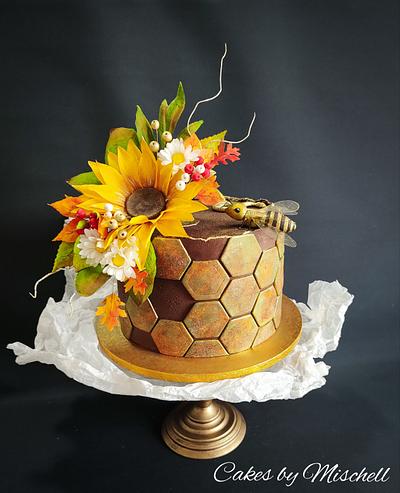 Autumn cake with bee - Cake by Mischell