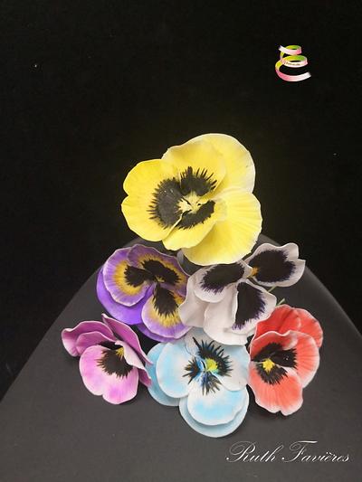 Pansies pyramid - Cake by Ruth - Gatoandcake