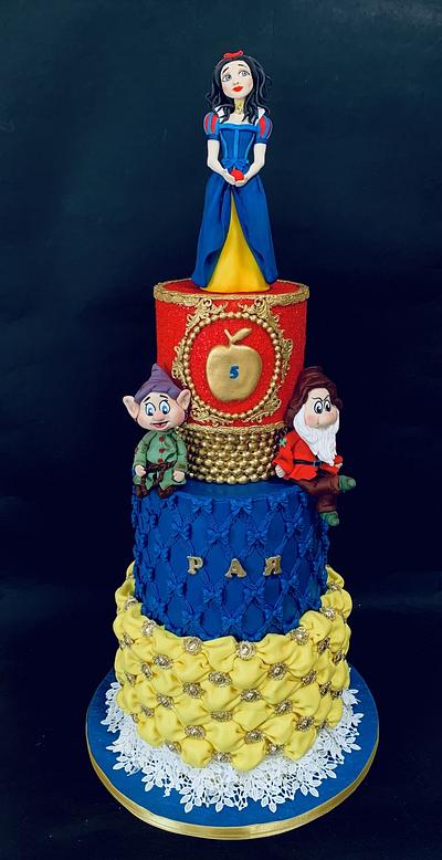 Snow White - Cake by Delice