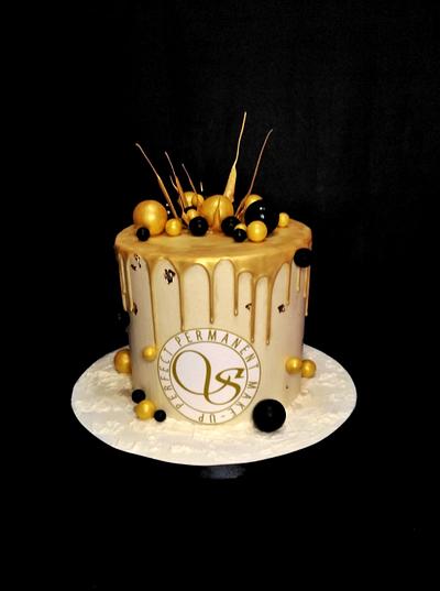 With your favorite gold and black - Cake by Dari Karafizieva