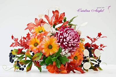 Fall free formed sugar flowers arrangement  - Cake by Catalina Anghel azúcar'arte