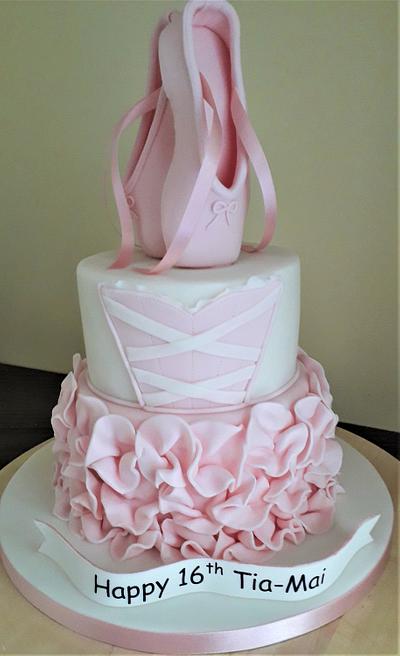 Ballet shoes cake - Cake by Sue