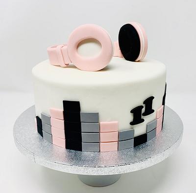 Music - Cake by Annette Cake design