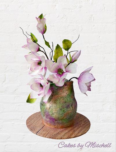 Vase with magnolias - Cake by Mischell