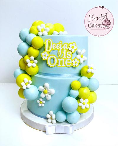 Daisy flower Cake🌸💙 - Cake by Hend Taha-HODZI CAKES