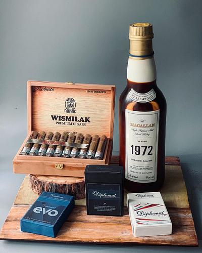 Macallan 1972 - Cake by Dsweetcakery