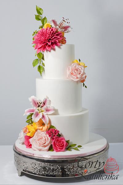 Floral wedding cake with sugar flowers - Cake by Torty Katulienka