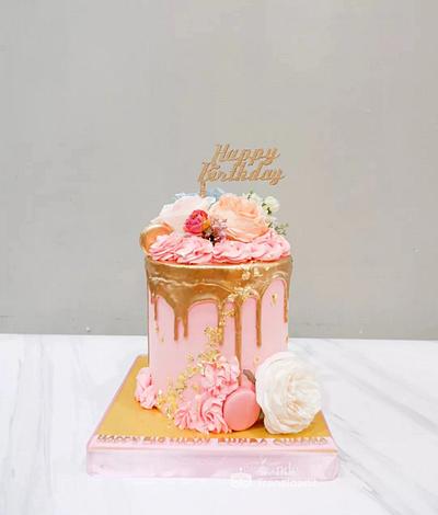 Pink and Gold Flowers Cream Birthday Cake - Cake by Dapoer Nde