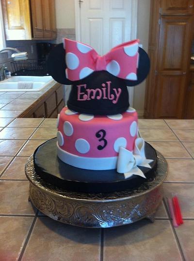Minnie Mouse cake and pops  - Cake by Woodcakes