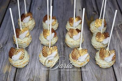 White and gold cakepops - Cake by Daria Albanese