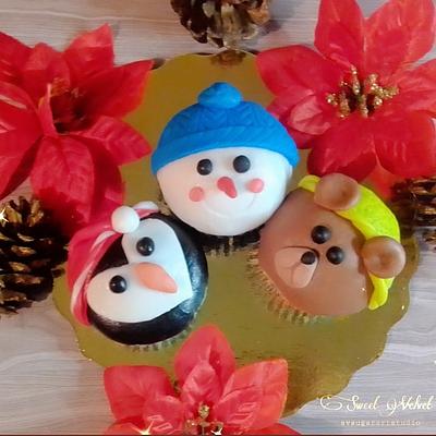 Christmas friends cupcakes - Cake by SV SugarArt Studio•Sylvia Vázquez