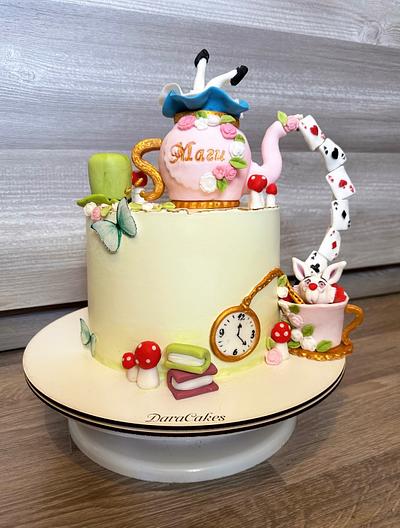 Alice in Wonderland  - Cake by DaraCakes