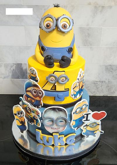 Minion Cake - Cake by Vivian 