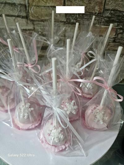 Cake pops - Cake by Miavour's Bees Custom Cakes