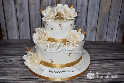 White and gold cake with roses - Cake by Daria Albanese