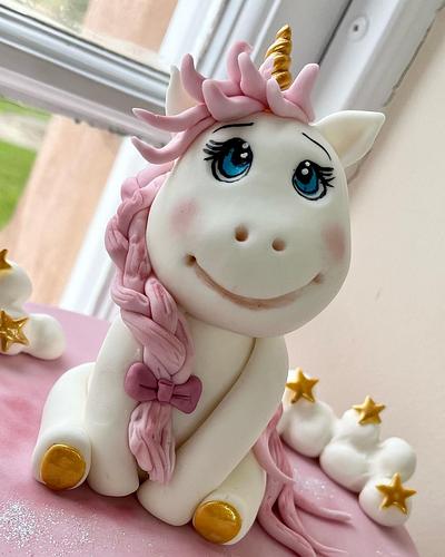 Unicorn & rainbows  - Cake by Missyclairescakes