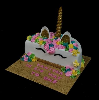 Cake 1/2 Unicorn - Cake by Sunny Dream