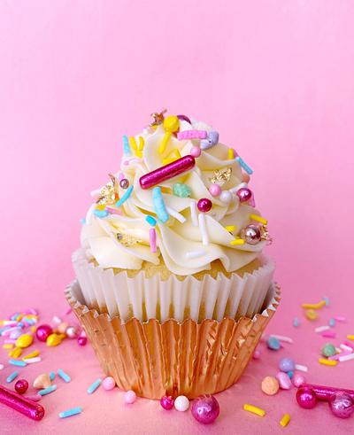 Vanilla Cupcake Recipe - Cake by Buttercut_bakery