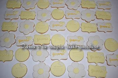Yellow First communion cookies - Cake by Daria Albanese