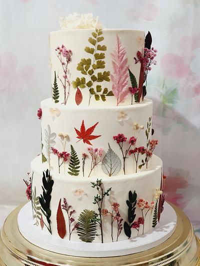 Dried flowers wedding cake - Cake by ClaudiaSugarSweet