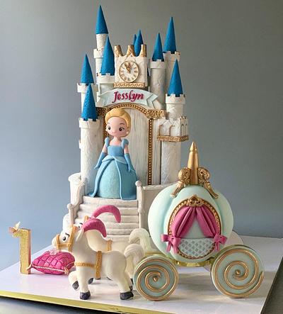 Cinderella  - Cake by Dsweetcakery