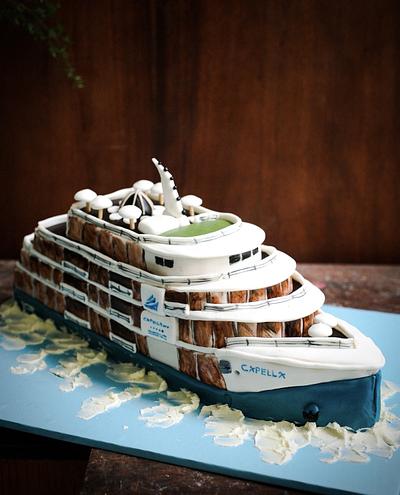 A tourist boat made from cake - Cake by lovescakes