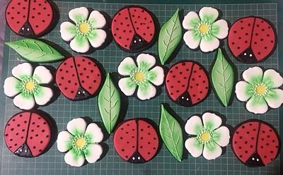 flowers and ladybugs for the first school day - Cake by Ditsan