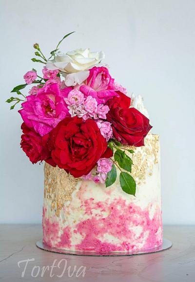 Gold and roses  - Cake by TortIva