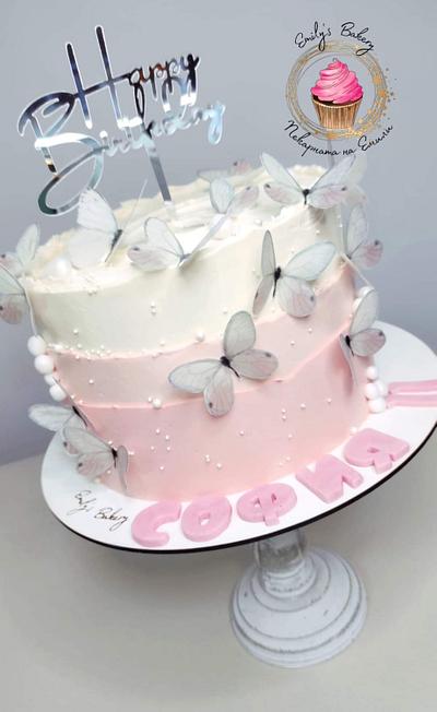 Butterflies  - Cake by Emily's Bakery