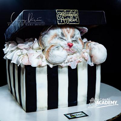 Kitten Gift Box - Cake by Chris Durón 