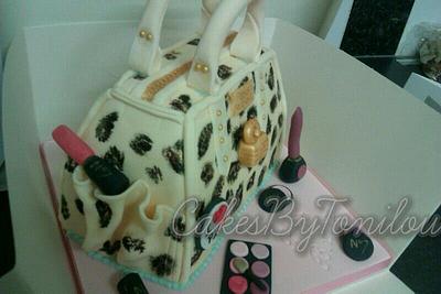 Pauls Boutique bag cake - Cake by CakesByTonilou