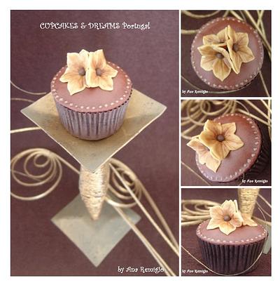 JUST TO TEASE YOU A BIT.... - Cake by Ana Remígio - CUPCAKES & DREAMS Portugal