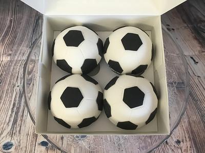 FOOTBALL ⚽️ CUPCAKES 🧁  - Cake by Sweet Lakes Cakes