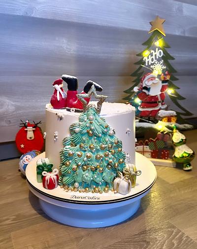 Christmas cake - Cake by DaraCakes