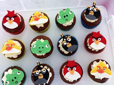 Angry Bird Cupcakes - Cake by TooTTiFruiTTi