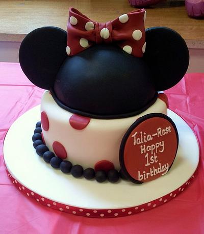 Minnie Mouse Cake & Cupcakes - Cake by Sarah Poole