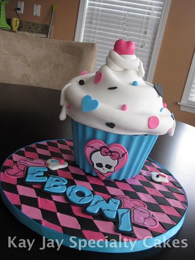 Monster High Giant Cupcake - Cake by Kimberley Jemmott